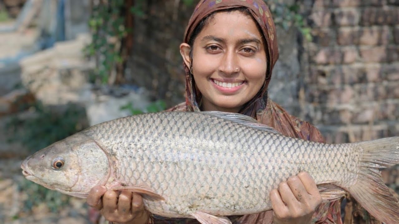 গ্রামের মেয়ে কত বড় মাছ ধরলো দেখুন 😱