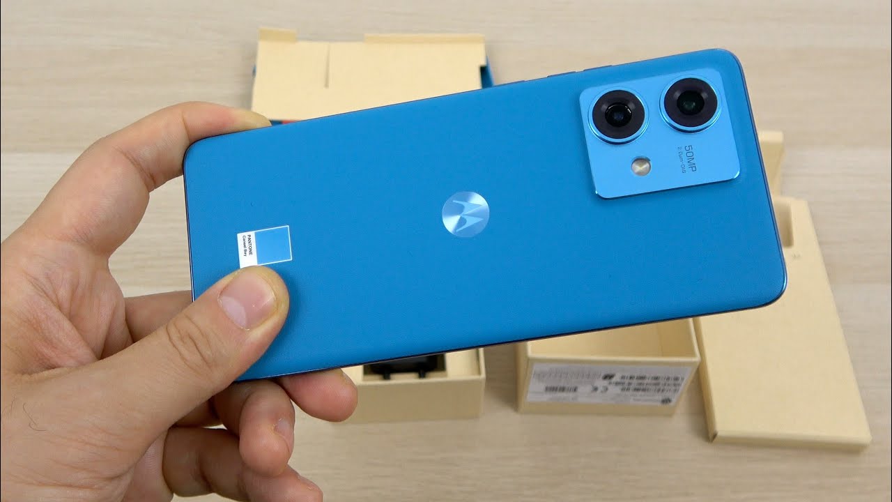 Motorola Edge 40 Neo Unboxing and First Impressions - Gizmochina