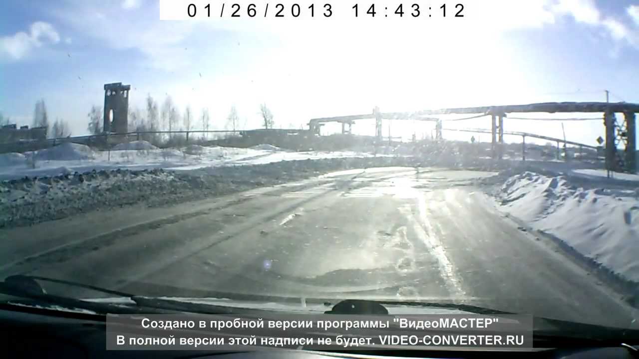 Танк на скорости пересек дорогу / Tank cross the road in high speed