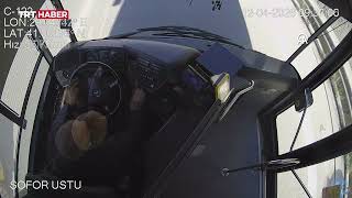 “Bayrak ayak altında olmaz” diyerek otobüsü durdurdu