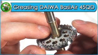 Greasing of the fishing reel DAIWA Tournament BasiAir 45QD