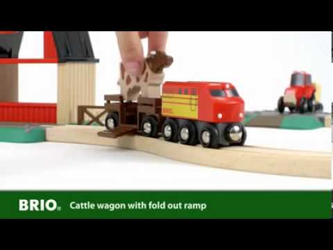 Деревянная железная дорога BRIO 33719 с переездом и мини-фермой