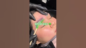 Brow wax & shape 💚 #browwax #browshaping #brows #broweducation