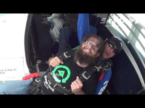 Darrell Lindsey's Tandem skydive!