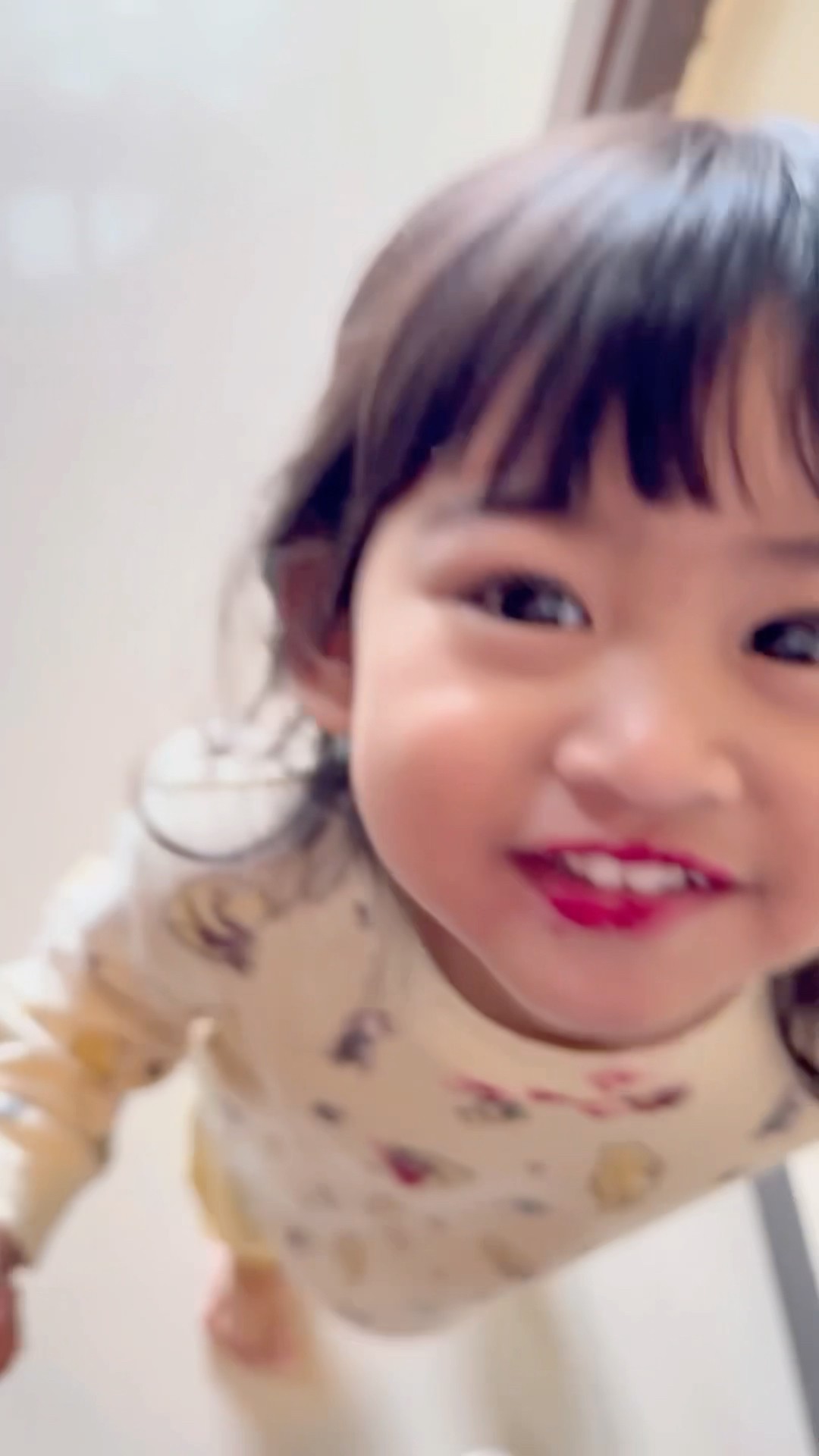 Moana udah bisa pake lipstik woy!!! Aduhhh