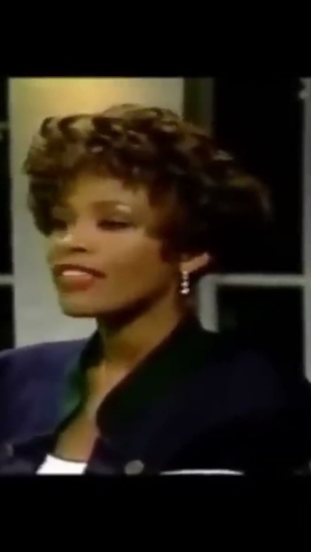 Whitney Houston sings 7 notes in under 1 Second