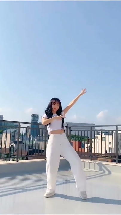 Dita fresh banget disini . suka banget sma outfitnya 😍😍 #dita #zuu #secretnumber #supershy