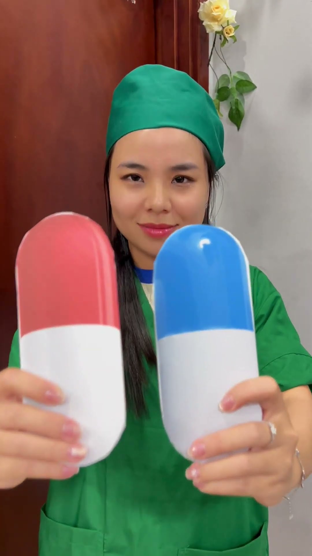 LNS - Cô gái không muốn uống thuốc của bác sĩ || Little girl doesn't want to take medicine #shorts