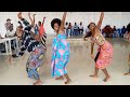 Danse traditionnelle burundaise par club culturel intahemuka