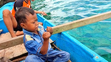 Little boy fishing _ menegangkan lihat Ekspresi Bocil saat Mancing dibawah tebing 😱