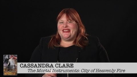 Cassandra Clare: What Are You Reading?