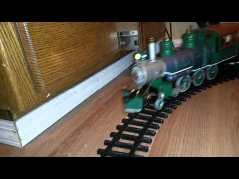 Bachmann Big Haulers Battery Powered G Scale Train - YouTube