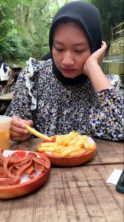 MAKAN DI ATAS ALIRAN SUNGAI BARENG PACAR | HALU STORY #shorts  #storyhalu #storyig #storywa