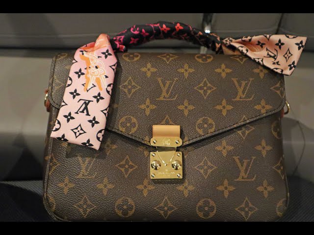 Louis Vuitton Pochette Métis + Hermès Twilly