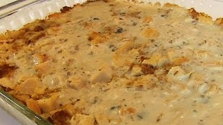 Betty demonstrates how to make easiest ever turkey and dressing
casserole. this casserole is made from cooked breast, packaged mix,
chicken b...