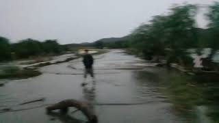 Impresionante creciente el arroyo El Chamico en el km 77 de ruta 15 en Traslasierra