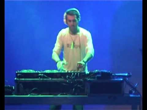 Kurd Maverick @ Soundlovers festival - Zrenjanin 13.6.2009. Track: Sidney Samson - Riverside