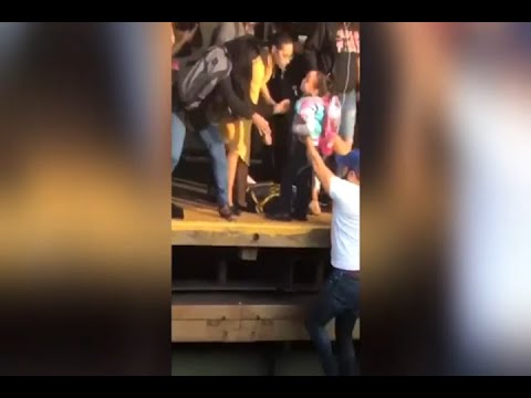 Video: A Father Jumps Before A Train With His 5-year-old Daughter