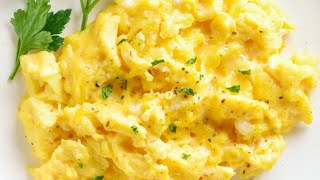 The Unexpected Ingredient Alton Brown Puts In His Scrambled Eggs