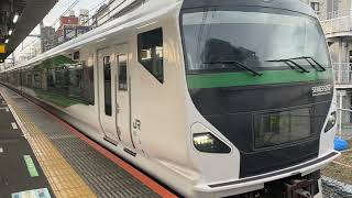 【一時運転見合わせで臨時停車！】E257系5000番台オオOM-92編成、越後中里発横浜行きスキー関連非公開団臨が警笛を鳴らして尾久駅1番線を発車