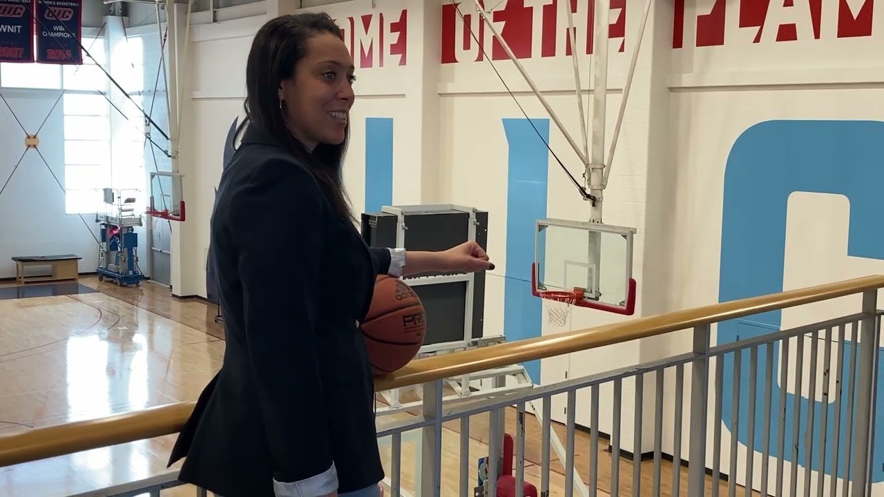 UIC Flames Women's Basketball Head Coach - ASHLEEN BRACEY