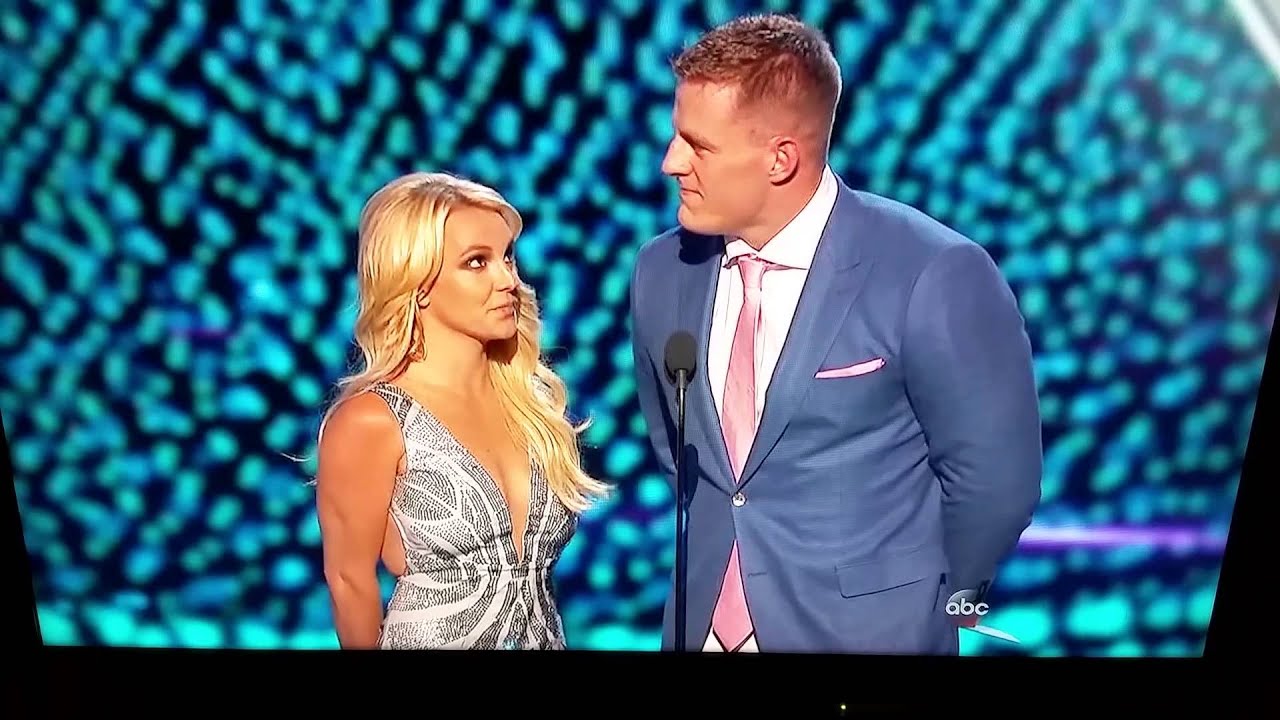 Britney Spears presenting at the 2015 ESPYs
