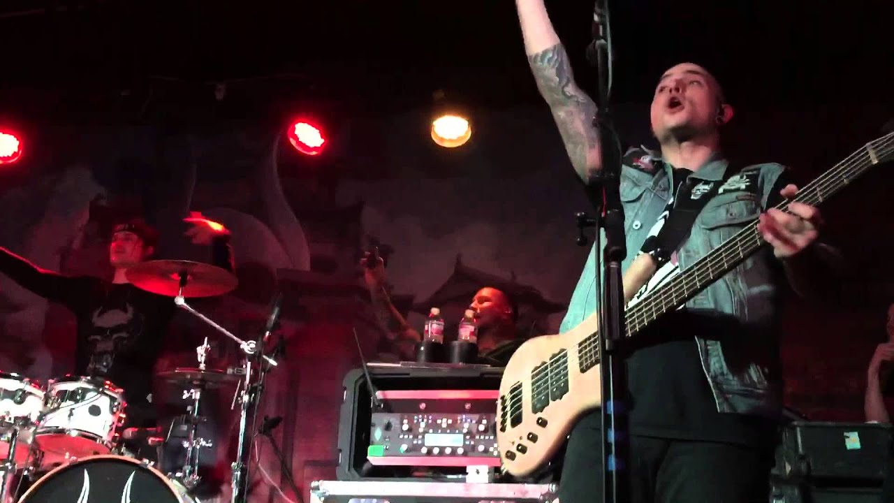 Fans singing Happy Birthday to Matt Heafy at the show in Lubbock, TX (01.26.2016)