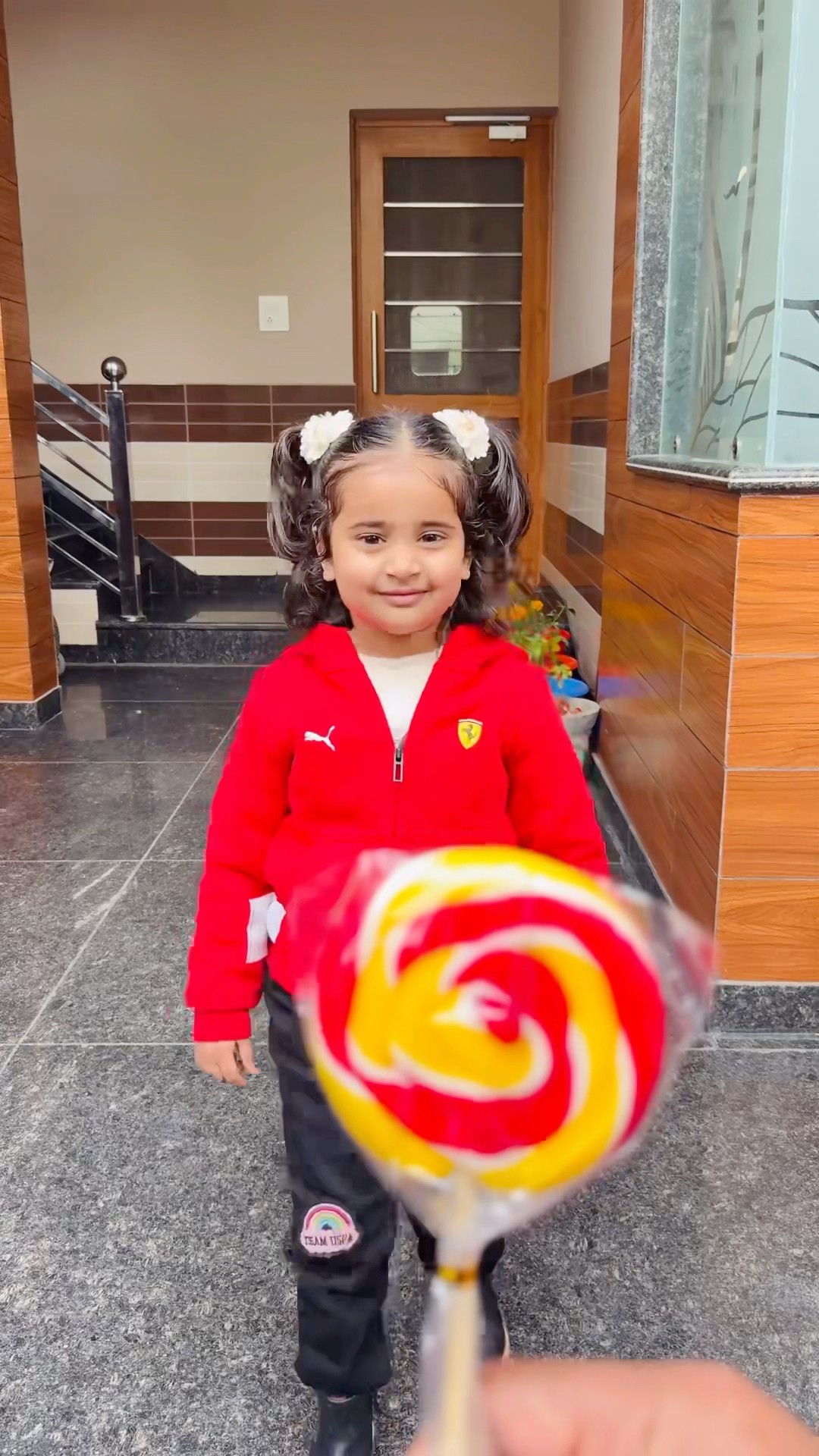 Dekho Anaya Ko Lollipop ? Milta Hai Ya Nahi