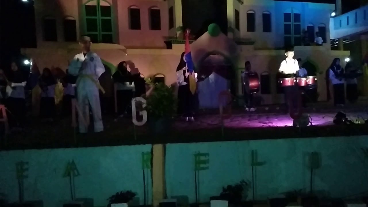 Panggung gembira pondok pesantren minhajul ishlah teluk kembang jambu , Jambi