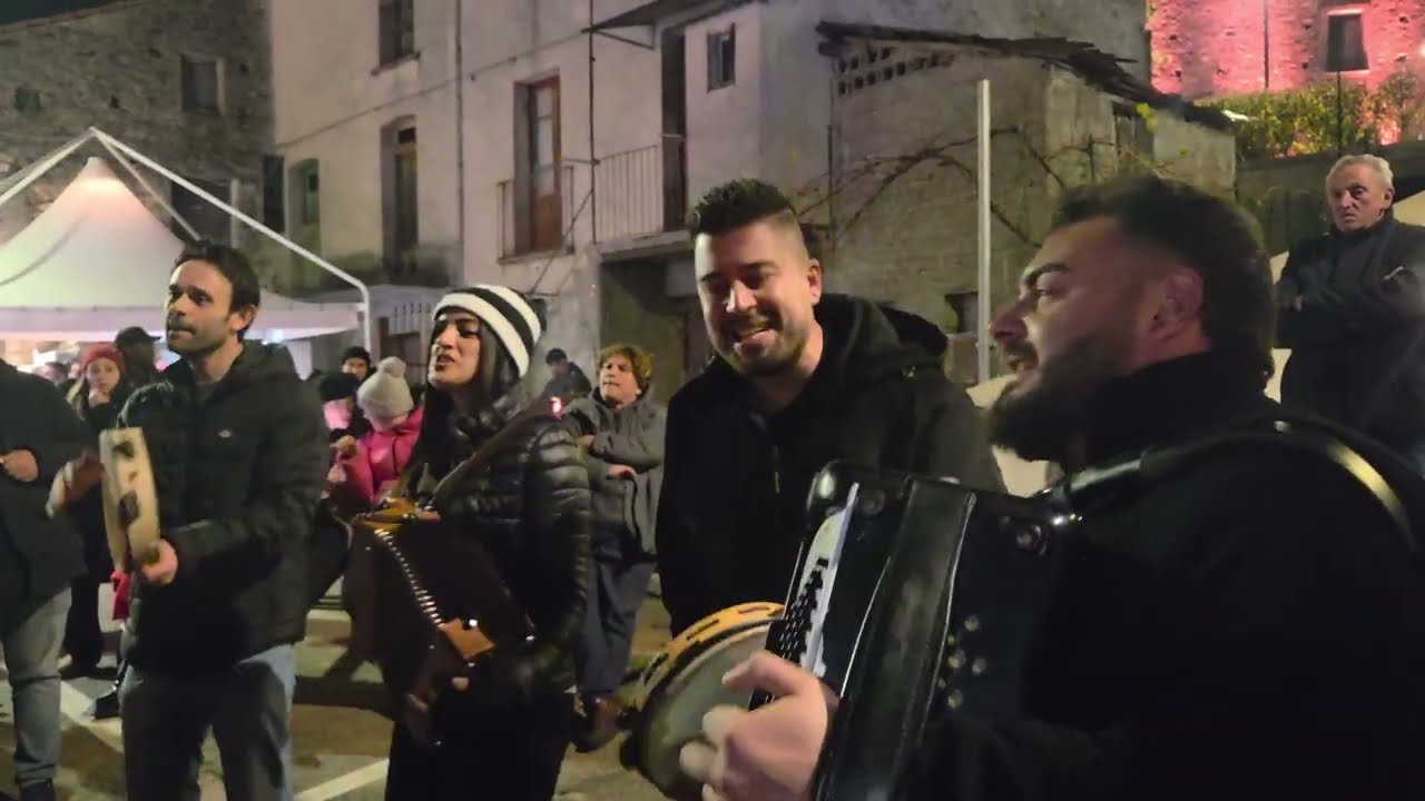FORTUNATO & VALENTINA - PROGETTO TARANTELLA - SAPORI E SOGNI DI NATALE - PANETTIERI (CS)