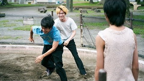 菅田将暉＆仲野太賀が砂場でケンカごっこ！映画『タロウのバカ』本編映像