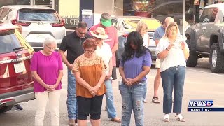 Brenham community gathers in prayer for young flood victim, first responders