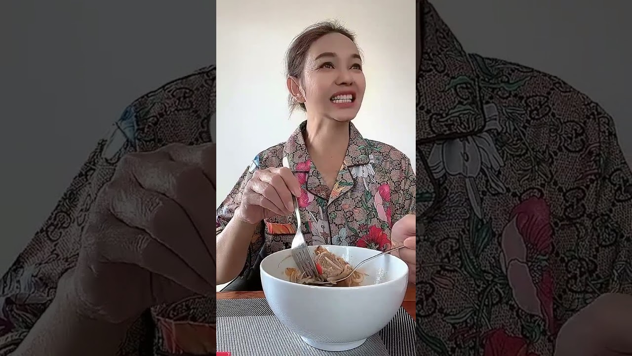 Enaknya Bunda Corla Makan Bakso Sampai Kepedasan dan Nambah Porsinya (240724)