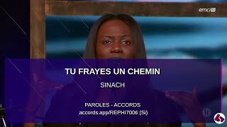 Video-Miniaturansicht von „Paroles - Tu frayes un chemin - Sinach - accords“