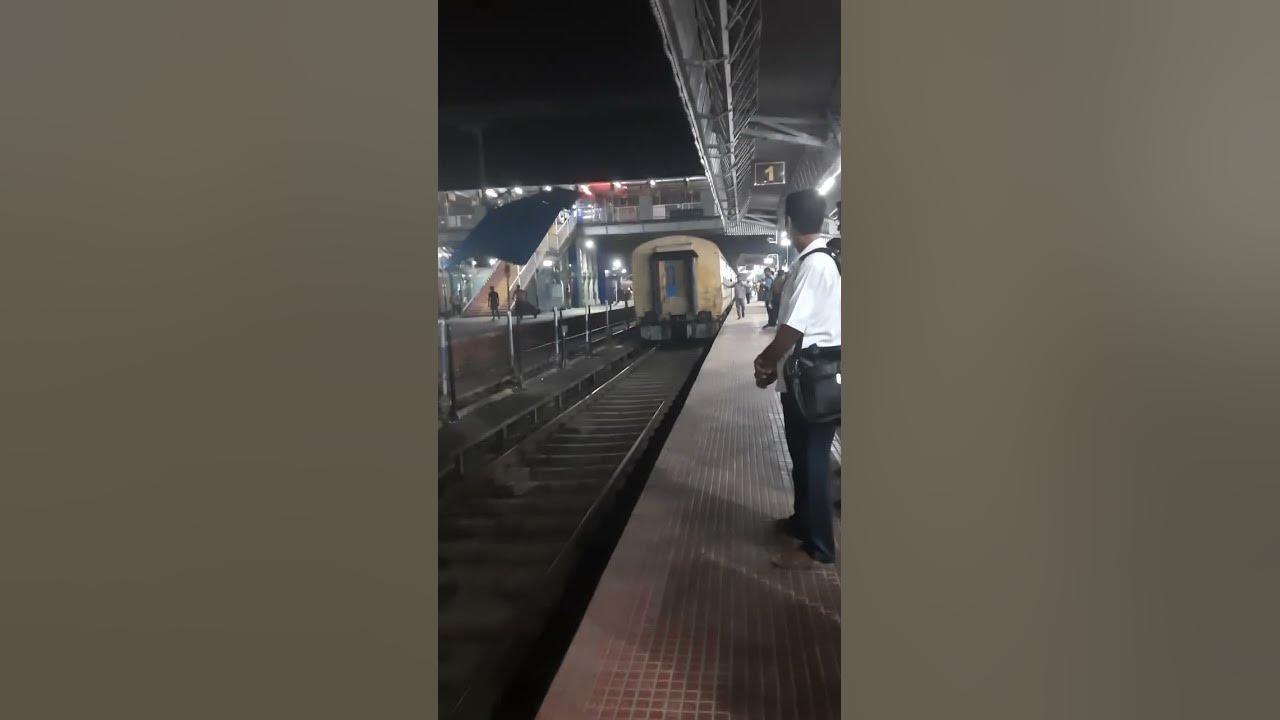 Gour Link Express getting connected to Gour Express indianrailways