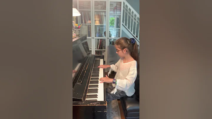 Beatrice playing J. S. Bachs Minuet BWV Anh. 116