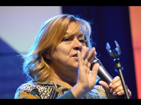 Szulák Andrea művésznő a Budapest Klezmer Band 2020. újévi koncertjének színpadán...!
