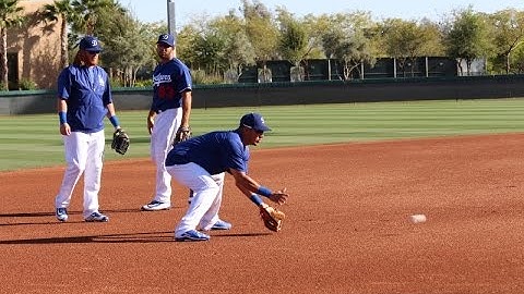 Justin Turner, Alex Guerrero and Rob Segedin Work at 3B | Spring Training 2016