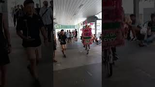 Grab Food Delivery Cyclist Decorate His Bicycle Full Of National Day Flags & Soft Toys Happy To See screenshot 5