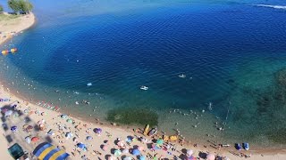 Пляж пансионата Золотые пески на Иссык-Куле(Красивый видео ролик с пляжа Золотые Пески Иссык-Куль. Песок, песок, дно вид с птичьего полета. http://www.issykkul.biz/p..., 2014-09-13T11:11:44.000Z)