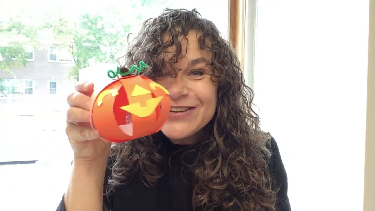 Make a Lighted Paper Jack-O'-Lantern DIY Children's Craft