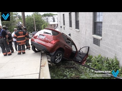 Yonkers Gateway Motel - Car vs Building collision in Yonkers