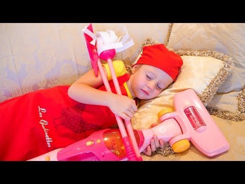 Настя как хозяйка Отеля и папа как гость / Nastya and papa pretend play with cleaning toys