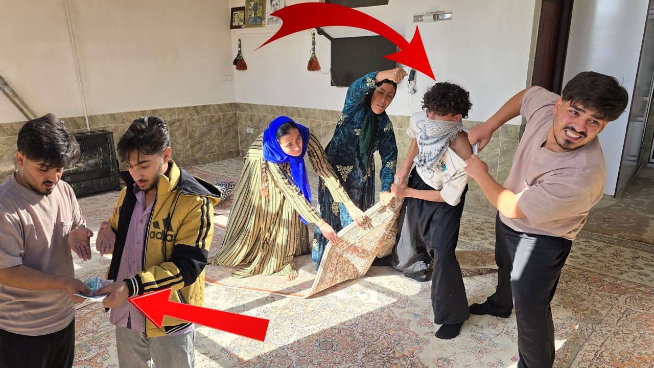 Исмаил: Молодой мальчик, который пытается изменить судьбу деревни.