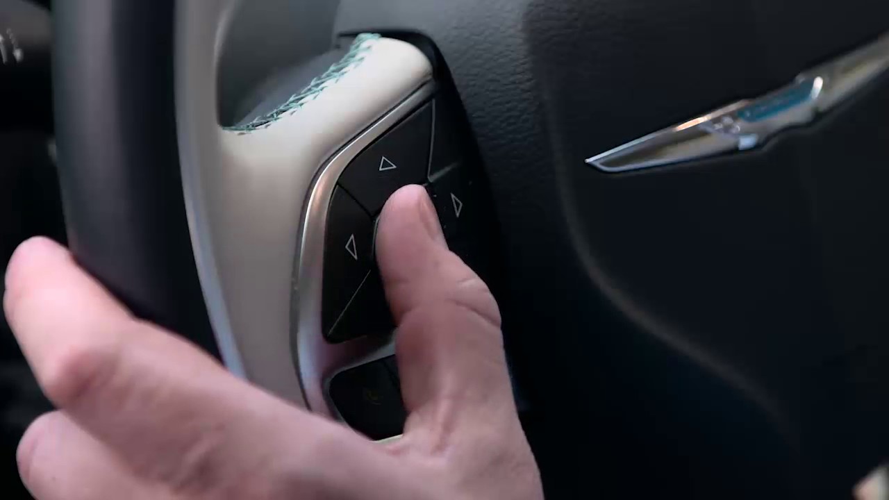 ParkSenseHow sensors improve reverse and parallel parking safety in