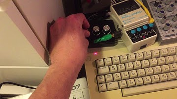 Roland TR707 hooked up to c64 MSSIAH