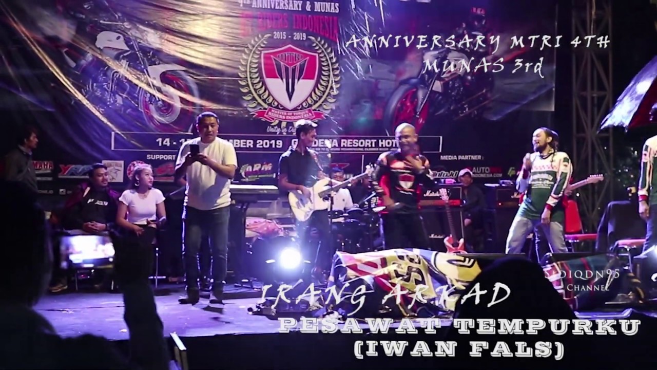 IRANG ARKAD live - PESAWAT TEMPURKU IWAN FALS COVER 