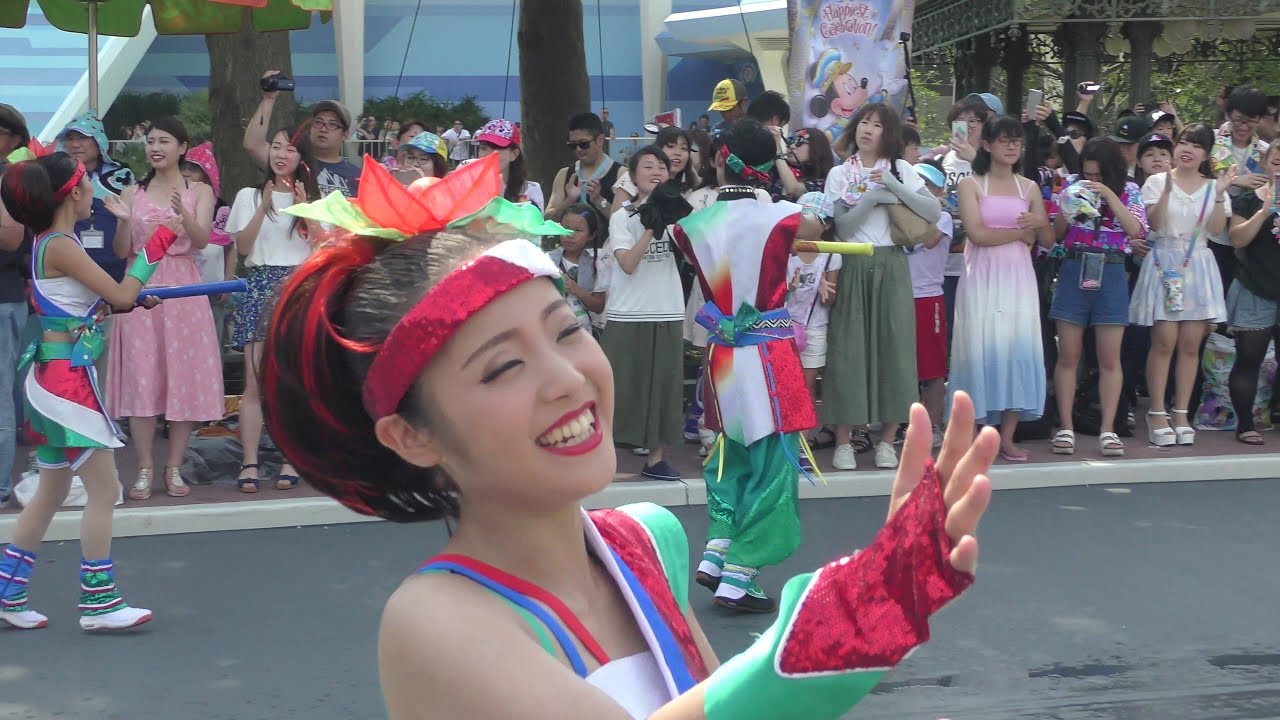 Tdl ディズニー夏祭り18 7 16 びしょ濡れエリアでup主 撮影を忘れダンサーさんと15分間踊り切る アイコン沢山頂きました ですので 動画の縦ブレが物凄いです 汗 Youtube