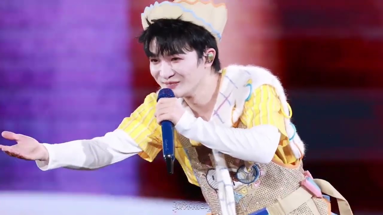 《曼陀》+点歌talk环节，米姐不语，只是一味的“我爱你”给我们小猫都喊倒地了🥺🤲🏻📷251019周深福州「深深的」演唱会day2