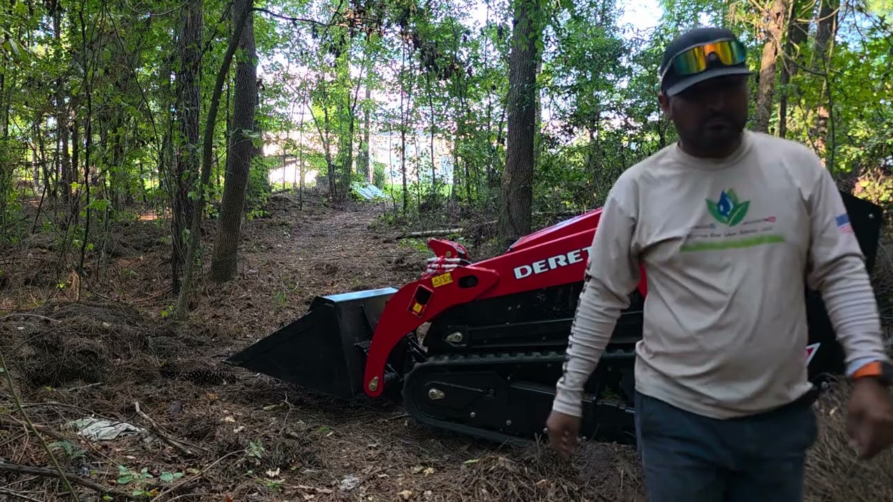 Using The Mini Skid Steer Bucket V1000 